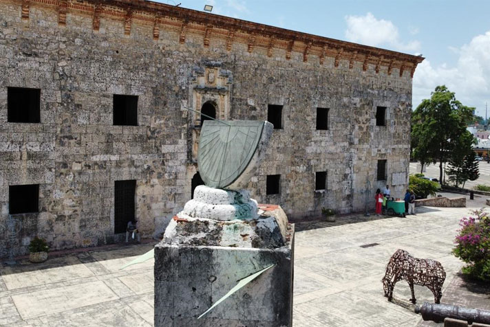 Auch die Sonnenuhr ist Teil der Geschichte von Santo Domingo